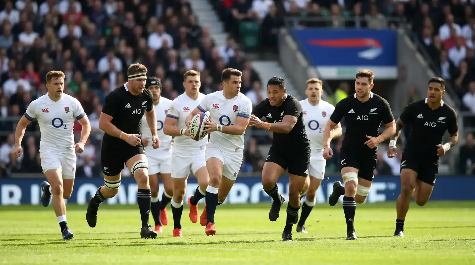Rugby attacking back line poised to create a try-scoring chance